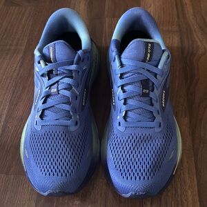 Brooks Adrenaline GTS 23, Women’s 9.5, blue